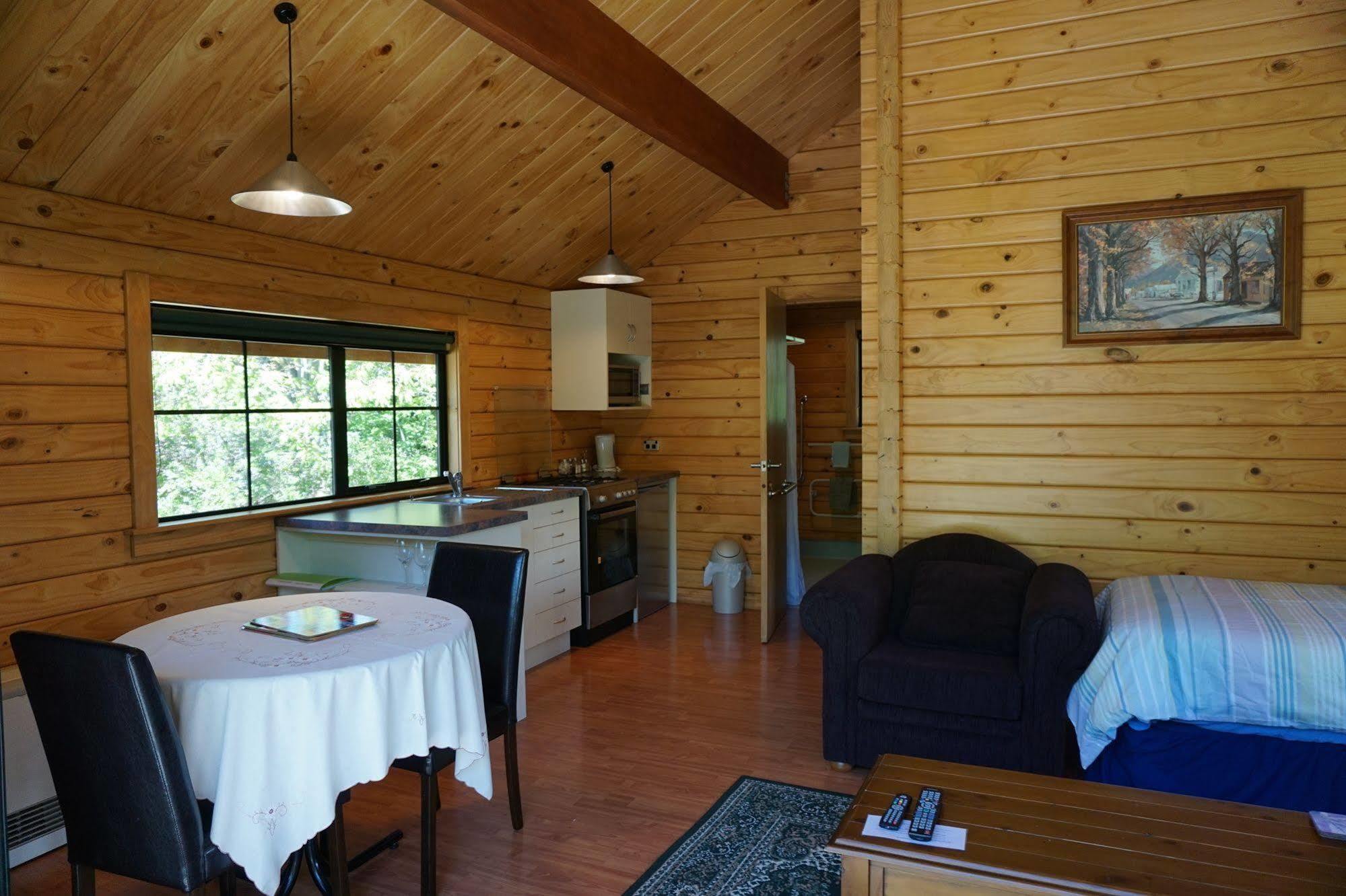 Central Chalets Ltd Alexandra Ngoại thất bức ảnh